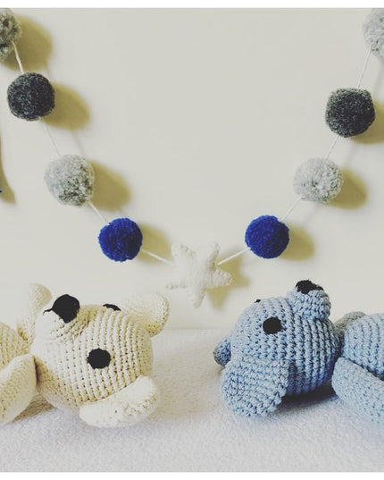 Luna-Leena slinger ster wanddecoratie - pompon blauw/grijs - L 75cm - 100% zachte wol - handgemaakt in Nepal