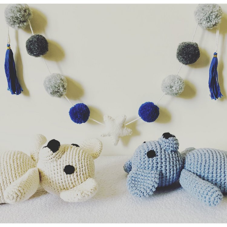 Luna-Leena slinger ster wanddecoratie - pompon blauw/grijs - L 75cm - 100% zachte wol - handgemaakt in Nepal