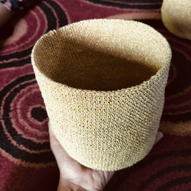 Luna-Leena opbergmand laag goud H14cm lurex & biologisch katoen - handgehaakt in Nepal