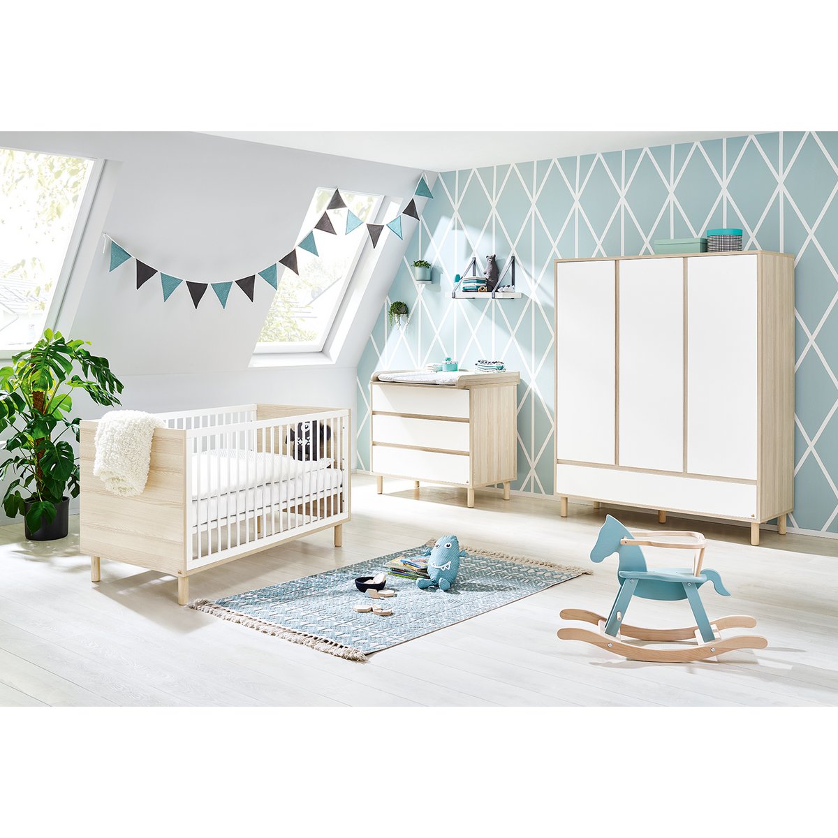 Startset 'Flow' breed groot3 delen: ledikant, brede commode, grote kledingkast