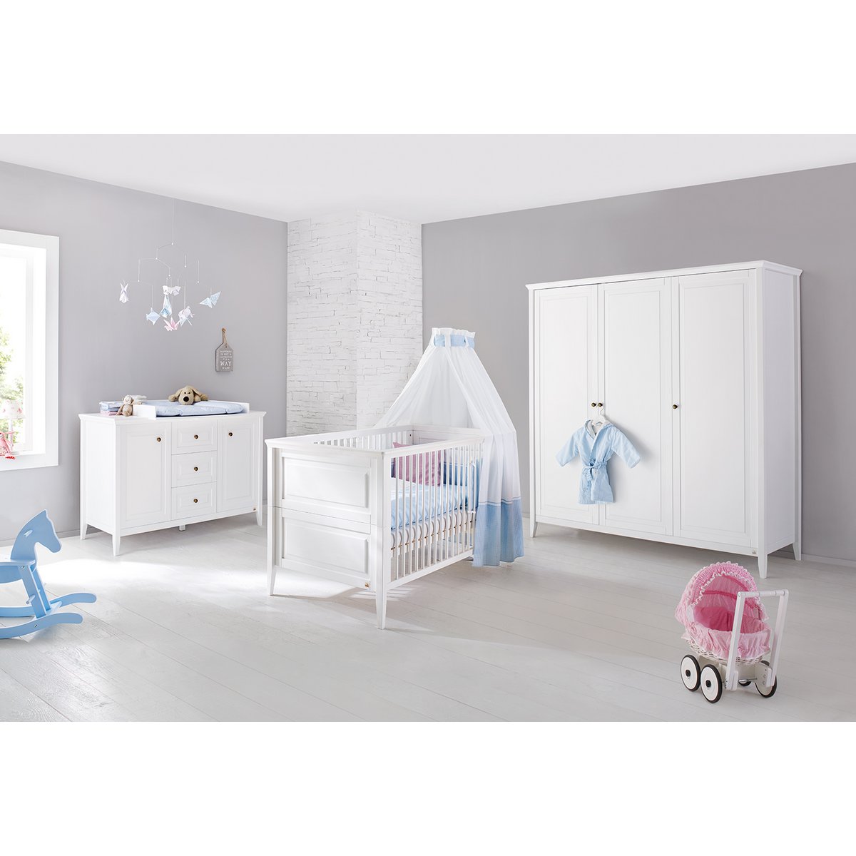 Startsett 'Smilla' extra breed groot3 delen: ledikant, extra brede commode, grote kledingkast