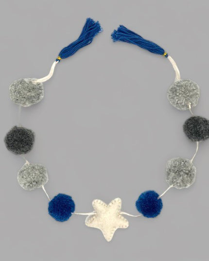 Luna-Leena slinger ster wanddecoratie - pompon blauw/grijs - L 75cm - 100% zachte wol - handgemaakt in Nepal