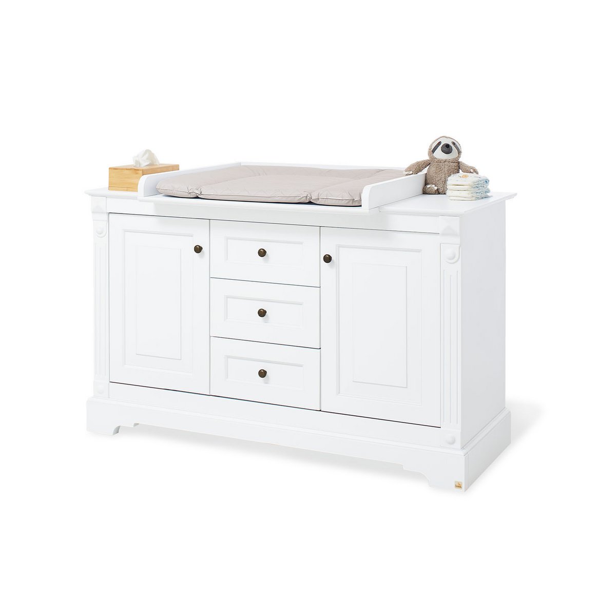 Startset 'Emilia' extra breed, incl. wandplank4 delen: ledikant, extra brede commode, 2-deurs kledingkast, wandplank