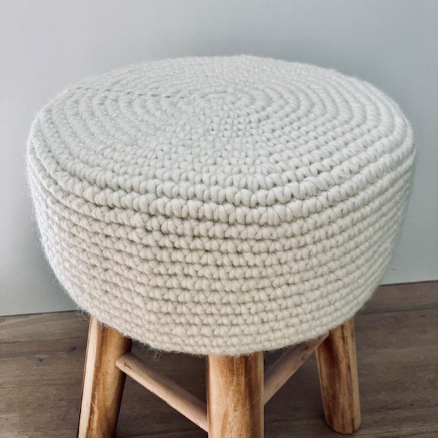 Luna -Leena kinderkruk met een wollen deksel Off -White - Sheep Wool & Wood - Hand Haak in Nepal