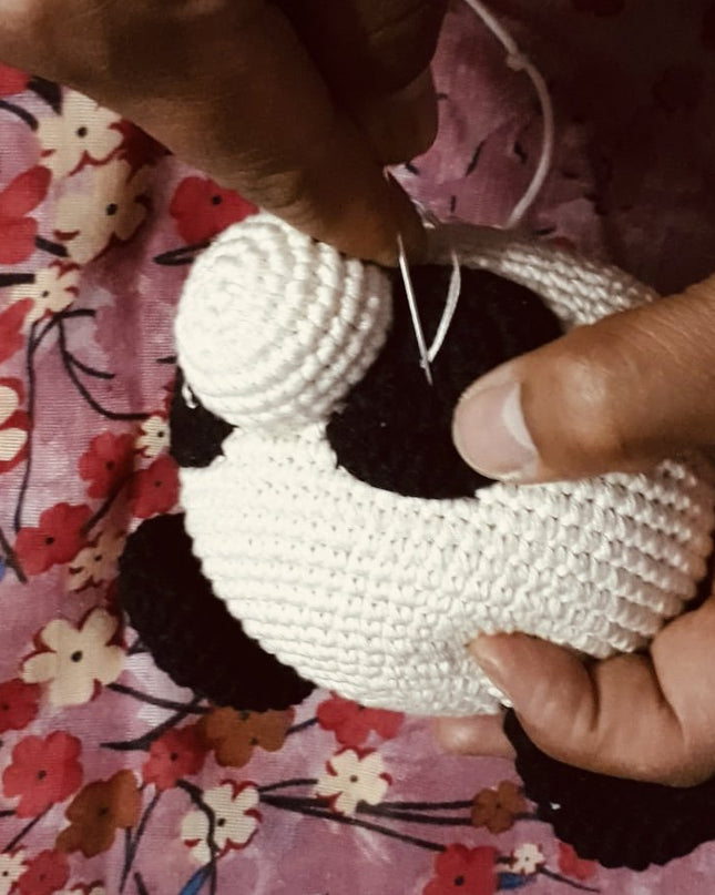 Luna-Leena speeldoos pandabeer muziekmobiel- zwart & wit - biologisch katoen - handgehaakt in Nepal