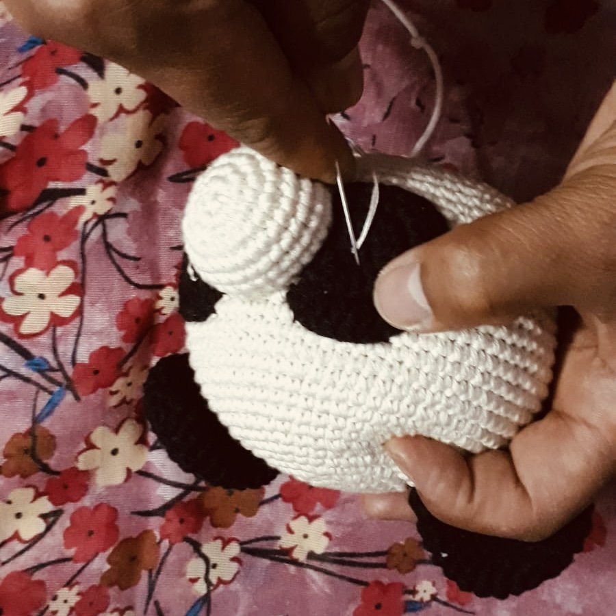 Luna-Leena speeldoos pandabeer muziekmobiel- zwart & wit - biologisch katoen - handgehaakt in Nepal