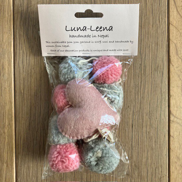 Luna-Leena slinger hart - pompon roze/grijs wanddecoratie - L 75cm - 100% zachte wol - handgemaakt in Nepal