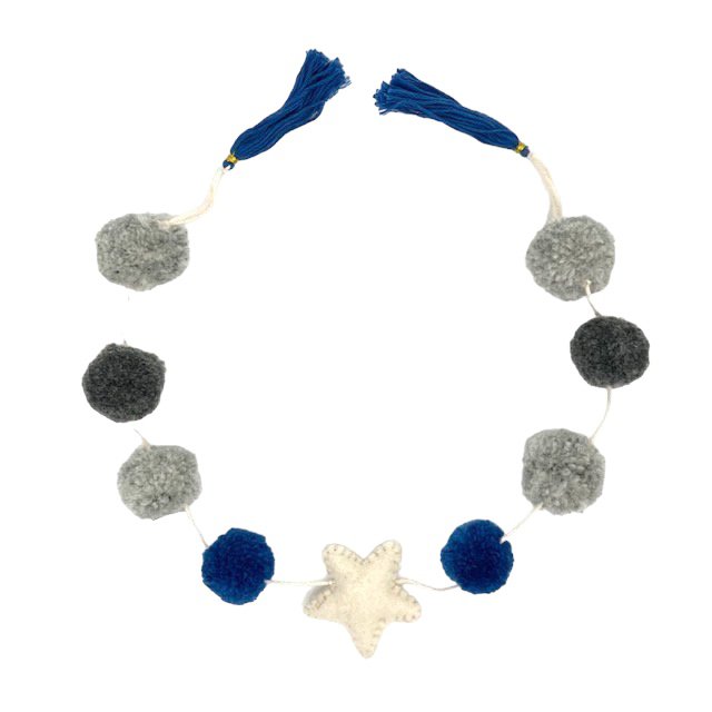 Luna-Leena slinger ster wanddecoratie - pompon blauw/grijs - L 75cm - 100% zachte wol - handgemaakt in Nepal