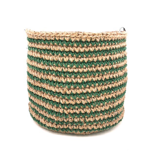 Luna-Leena opbergmand laag met strepen H18cm - jute & groen katoen - handgehaakt in Nepal