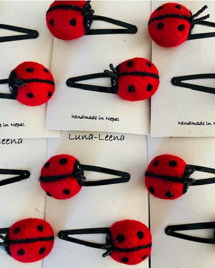 Luna -Leena haarspeldjes Ladybird (set) - rood - viltwol - handgemaakt in Nepal