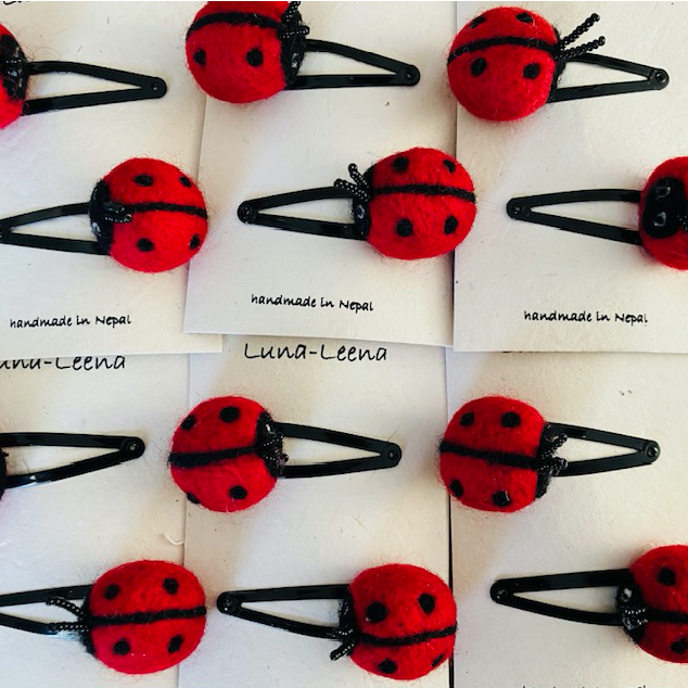 Luna -Leena haarspeldjes Ladybird (set) - rood - viltwol - handgemaakt in Nepal