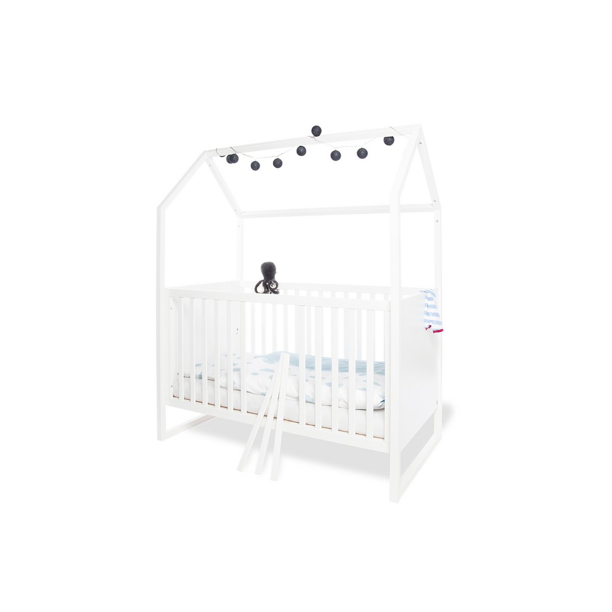Startset 'Hilda & Riva' breed, wit, incl. wandplank4 delen: huisbed, brede commode, 2-deurs kledingkast, wandplank