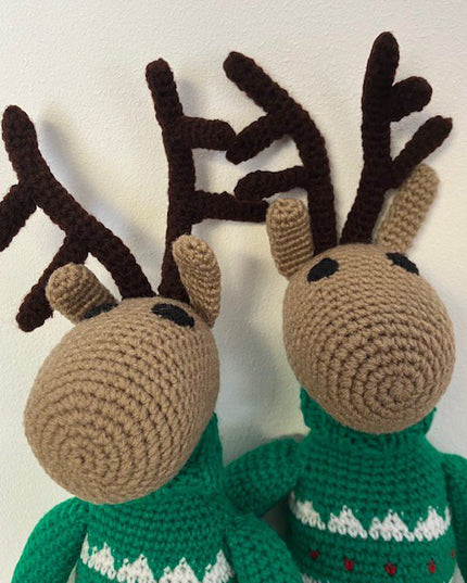 Luna-Leena rendier met coltrui rood - 100% zachte wol - handgehaakt in Nepal