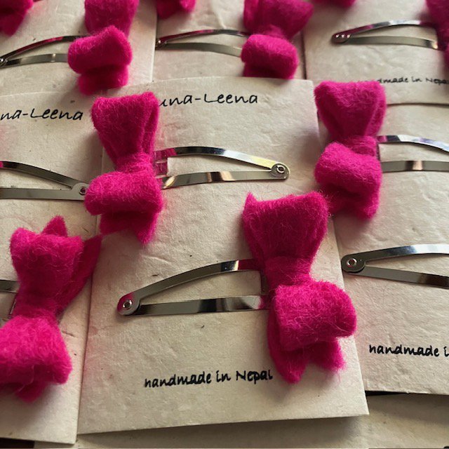 Luna -Leena haarspeldjes Bow (Set) - Fuchsia - Filt Wool - Handmade in Nepal