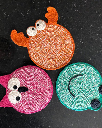 Luna-Leena uil plat knuffeldoekje met geluid - roze - biologisch katoen - handgehaakt in Nepal