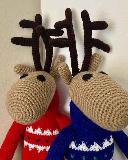 Luna-Leena rendier met coltrui blauw - 100% zachte wol - hand gehaakt in Nepal