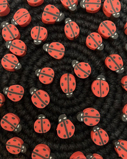 Luna-Leena kinderarmband lieveheersbeestje rood - handgemaakt in Nepal