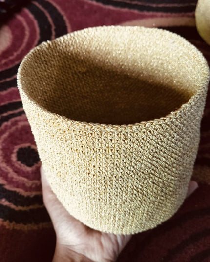 Luna-Leena opbergmand laag goud H14cm lurex & biologisch katoen - handgehaakt in Nepal