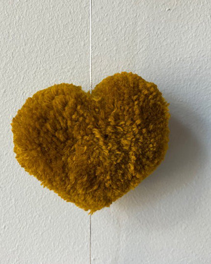 Luna-Leena slinger hartjes pom pom grijs & oker wanddecoratie - verticaal - L89cm - 100% zachte wol - handgemaakt in Nepal