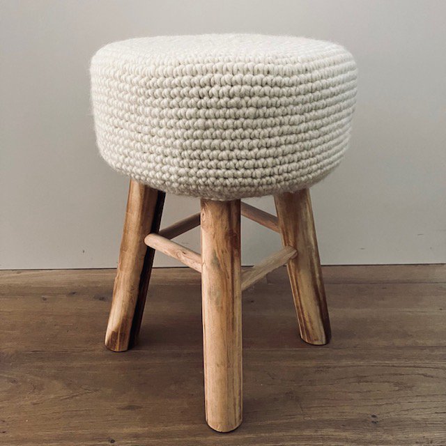 Luna -Leena kinderkruk met een wollen deksel Off -White - Sheep Wool & Wood - Hand Haak in Nepal