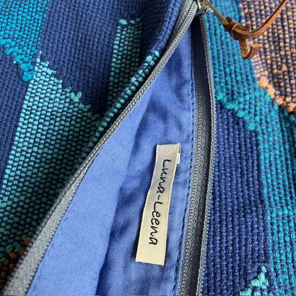 Luna-Leena toilettas klein - blauw - geweven Dhaka katoen - handgemaakt in Nepal