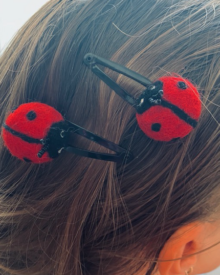 Luna -Leena haarspeldjes Ladybird (set) - rood - viltwol - handgemaakt in Nepal