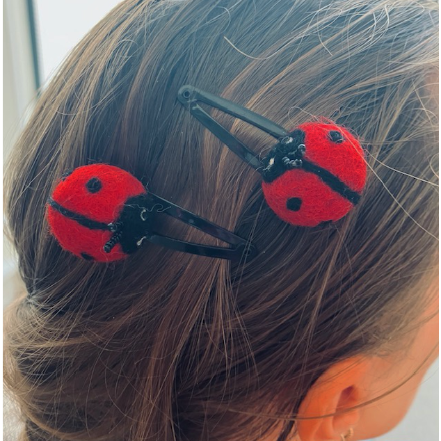 Luna -Leena haarspeldjes Ladybird (set) - rood - viltwol - handgemaakt in Nepal