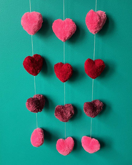 Luna-Leena slinger harten rood & roze wanddecoratie - verticaal - L89cm - 100% zachte wol - handgemaakt in Nepal