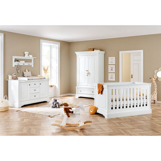 Startset 'Emilia' extra breed, incl. wandplank4 delen: ledikant, extra brede commode, 2-deurs kledingkast, wandplank