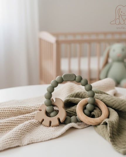 Soft & Hard | Leaf RATTLE Wood & Silicone Teether | Sage & Khaki | Rammelaar | Bijtring