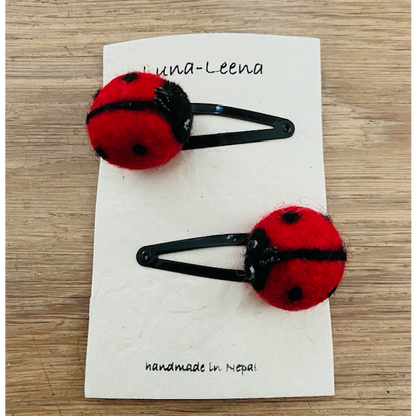 Luna -Leena haarspeldjes Ladybird (set) - rood - viltwol - handgemaakt in Nepal