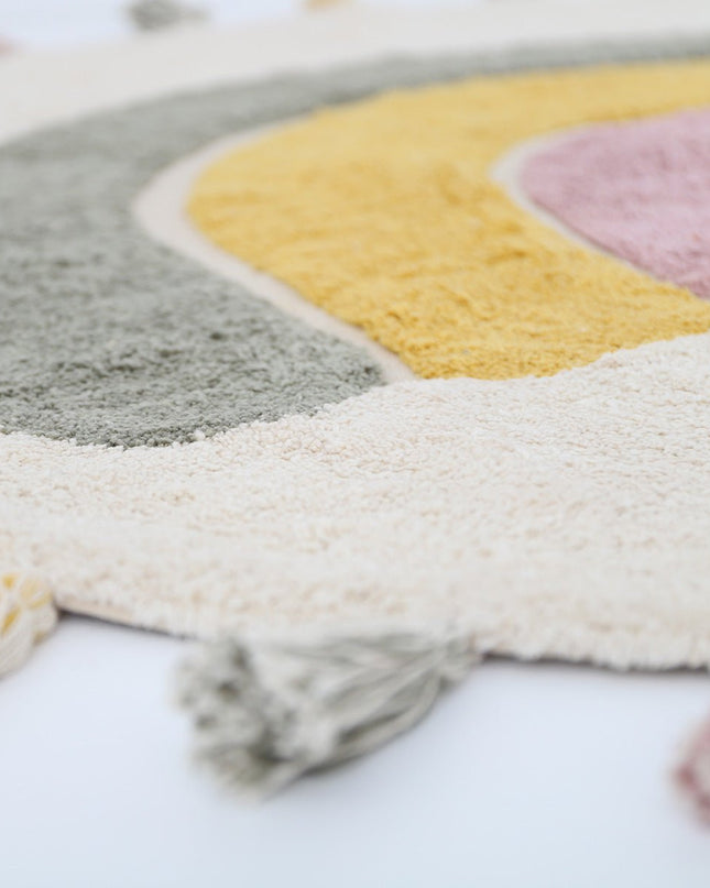 Rainbow Moss – Wasbaar katoenen vloerkleed voor kinderen met pompons in regenboogdesign