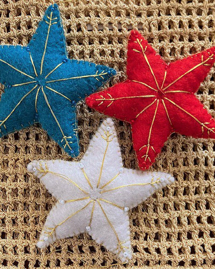 Luna-Leena sterhanger gebroken wit & goud - wolvilt - handgemaakt in Nepal