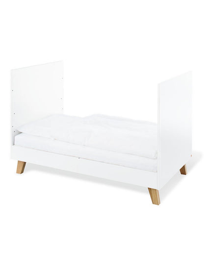 Startset 'Pan' breed, incl. wandplank
3 delen: ledikant, brede commode, wandplank