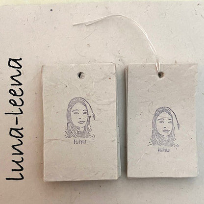 Luna -Leena haarspeldjes POM POM (set) - Zwart en gouden vlokken - Zachte wol - handgemaakt in Nepal