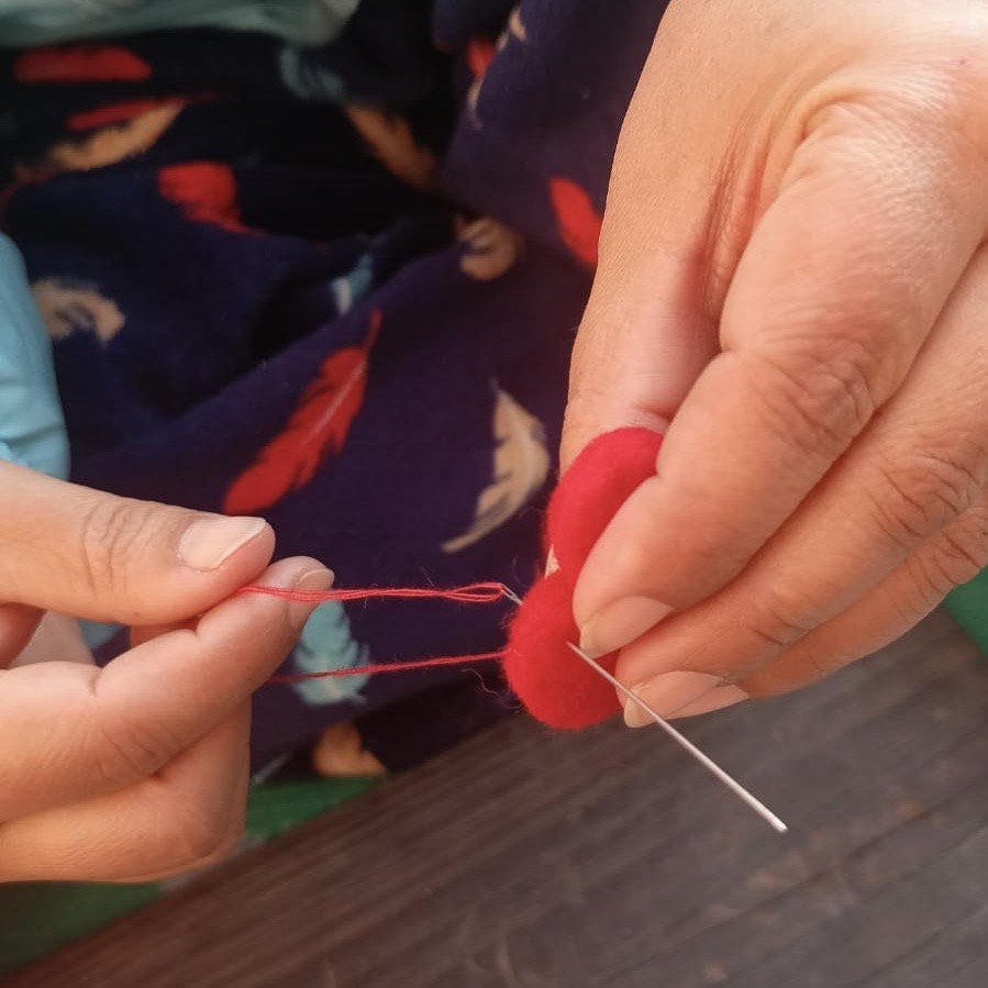 Luna -Leena haarspeldjes Harten (Set) - rood - viltwol - handgemaakt in Nepal