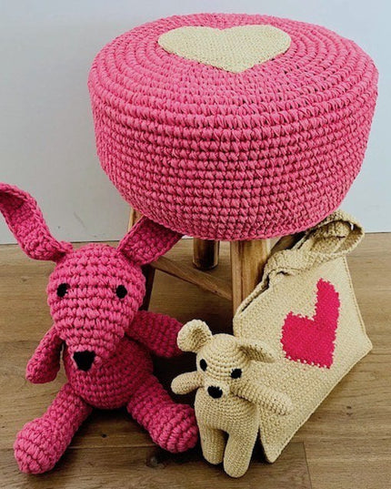 Luna -Leena kinderkruk met een roze hartjes hoes - katoen en hout - Handgehaakt in Nepal