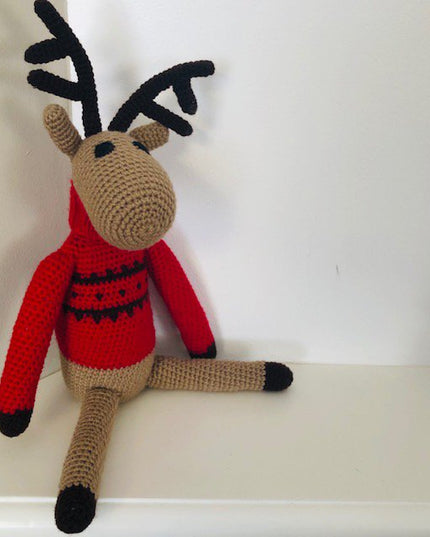 Luna-Leena rendier met coltrui rood - 100% zachte wol - handgehaakt in Nepal