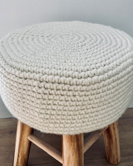 Luna -Leena kinderkruk met een off-white hoes - Sheep Wool & Wood - Handgehaakt in Nepal