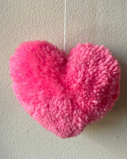 Luna-Leena slinger harten rood & roze wanddecoratie - verticaal - L89cm - 100% zachte wol - handgemaakt in Nepal