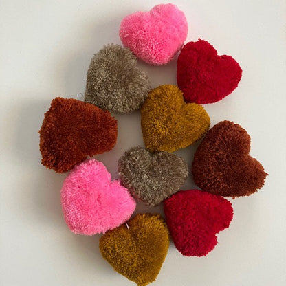 Luna-Leena wandhanger wanddecoratie met rood hart - ring 20ø cm - handgemaakt in Nepal
