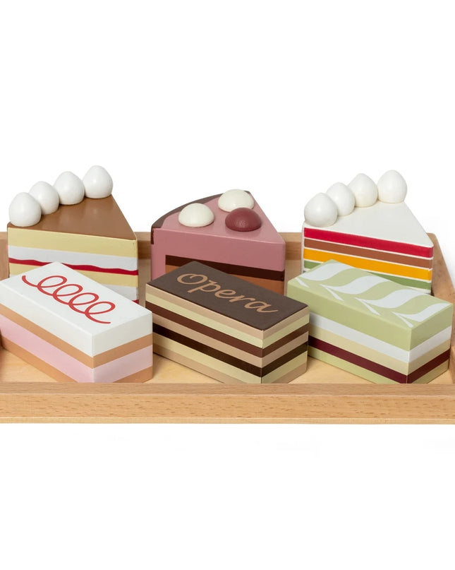 Cake plakken en gebakjes op dienblad