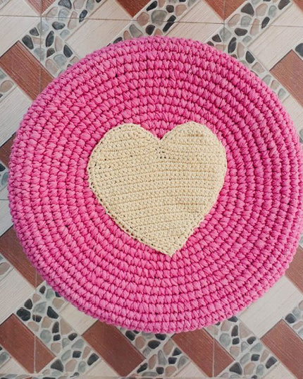 Luna -Leena kinderkruk met een roze hartjes hoes - katoen en hout - Handgehaakt in Nepal
