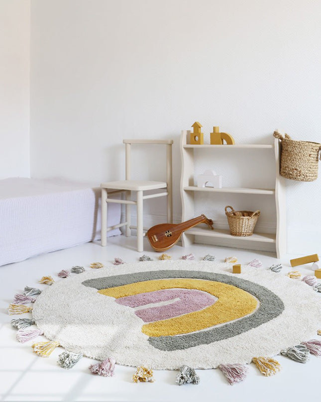 Rainbow Moss – Wasbaar katoenen vloerkleed voor kinderen met pompons in regenboogdesign