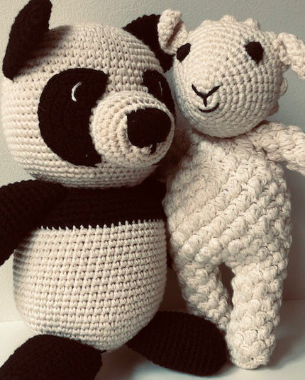 Luna-Leena panda plat knuffeldoekje met geluid - biologisch katoen - handgehaakt in Nepal