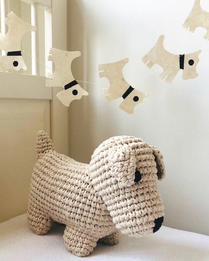 Luna-Leena slinger hond ecopapier gebroken wit wanddecoratie - L1,82cm - handgemaakt in Nepall