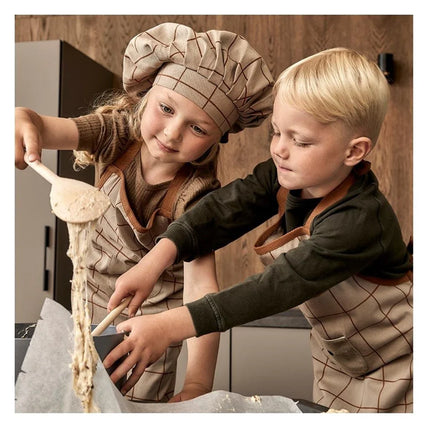 👩‍🍳✨ Kleine chefs aan de slag! ✨👨‍🍳Laat je kindje stralen in de keuken met onze schattige schort + koksmuts combinatie en maak bakken extra leuk met onze dierenvorm siliconen bakvorm!
